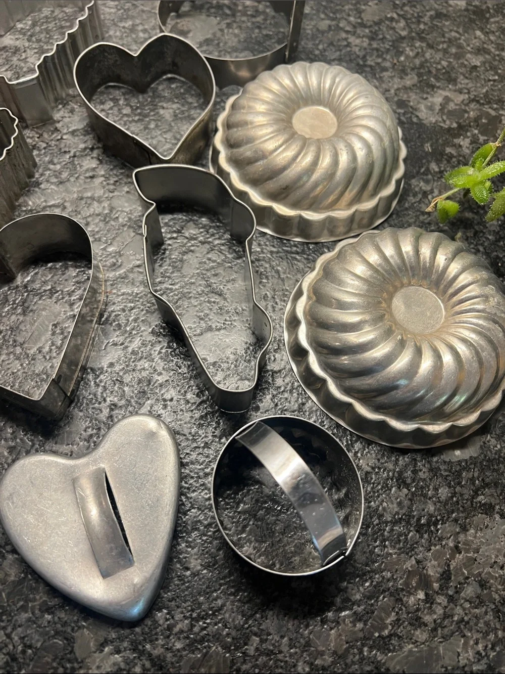 20 piece Assorted VINTAGE COOKIE CUTTERS, MOLDS, BISCUIT CUTTERS.